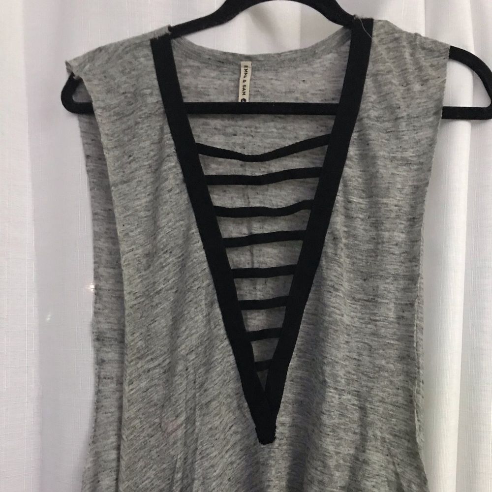 LF (brand Emma & Sam) latter muscle Tee